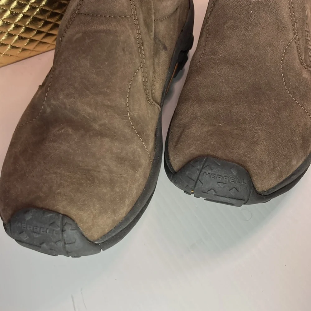 Men’s‎ 8 Merrell brown chukka slip ons. Rugged sole. Box 16